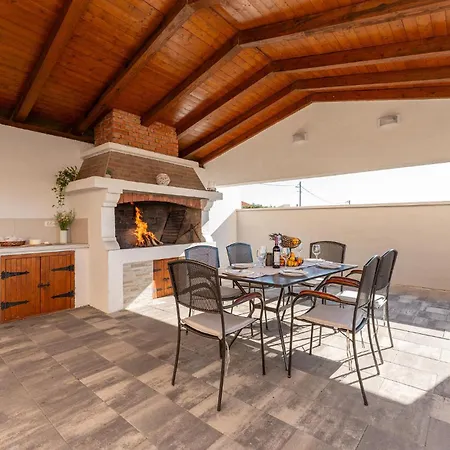 With A Fireplace 07 Debeljak