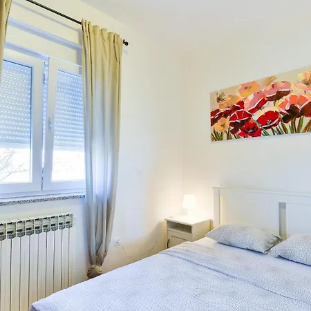 With A Fireplace 07 * Debeljak