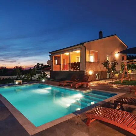 Vakantiehuis With A Fireplace 07