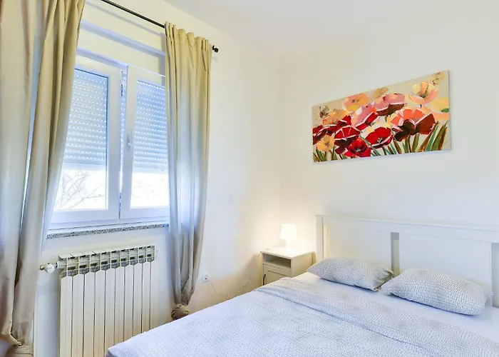 With A Fireplace 07 * Debeljak